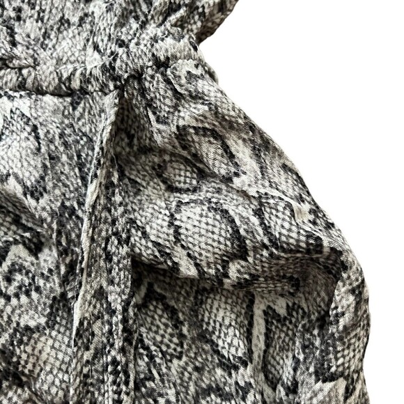 Peyton Jensen Snake Print Romper Size Small Gray V-Neck Short Sleeve - Picture 8 of 14